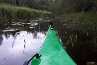 Jõeveere talu kanuuga Keila jõel
